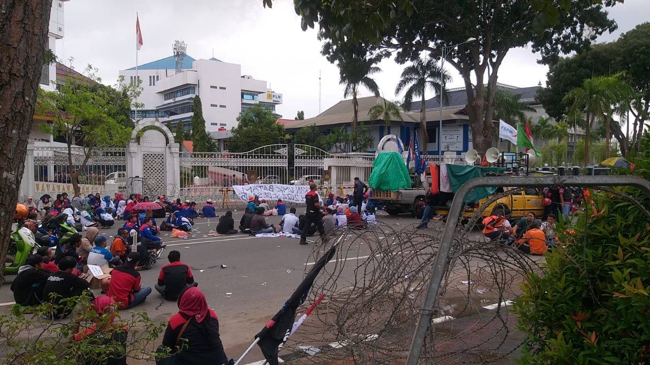 UMK Naik Rp184.610,- Buruh Batam Pilih Bertahan Minta Penjelasan Walikota Batam