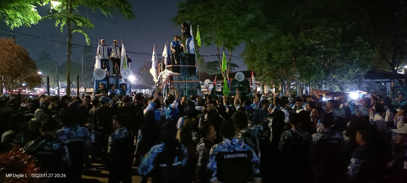 Pleno UMK masih berlangsung, Buruh tetap kawal sampai Tengah Malam