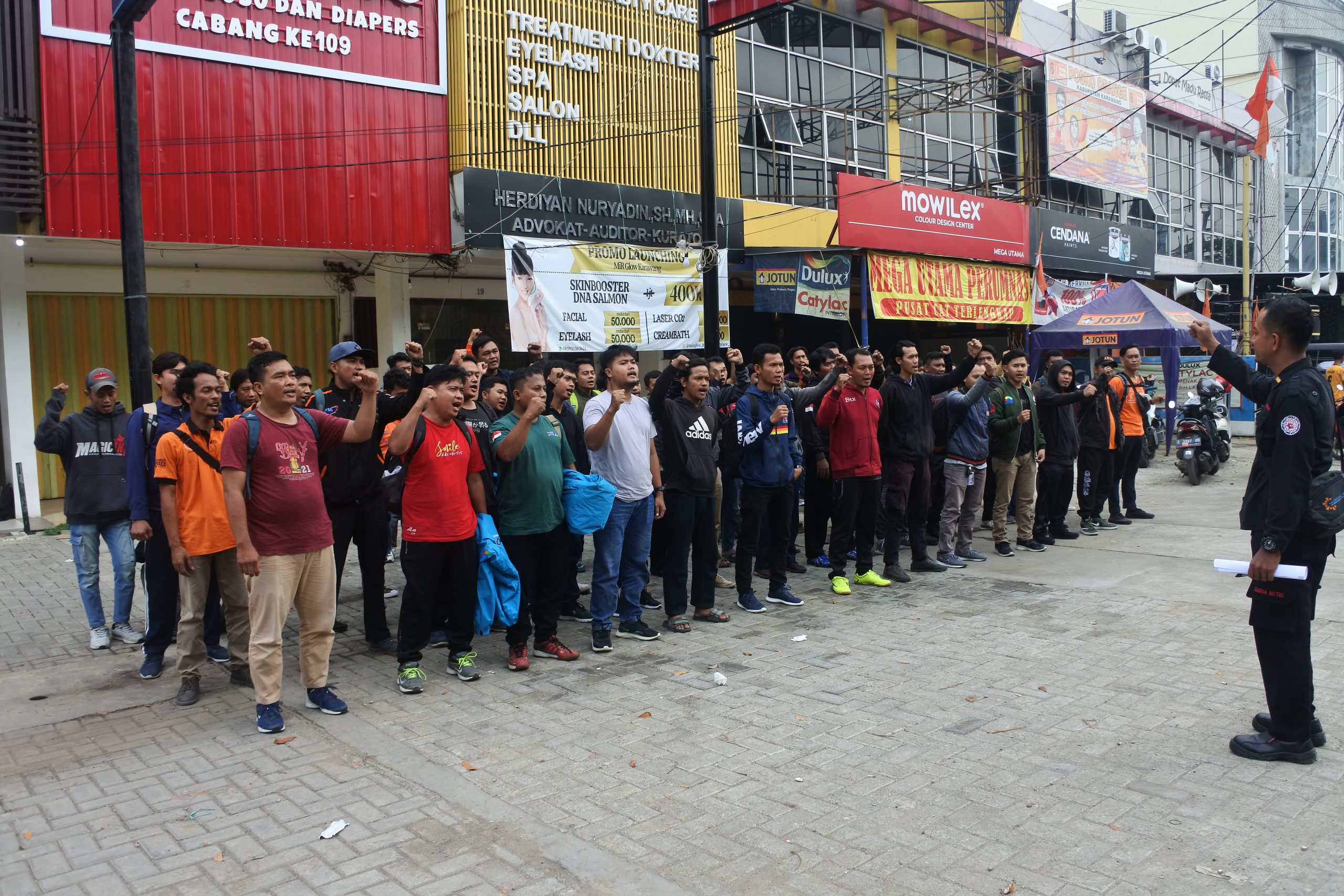 Panitia Latsar Garda Metal XII FSPMI Karawang, Berangkatkan 70 Peserta Latsar Ke Curug Sadim Subang
