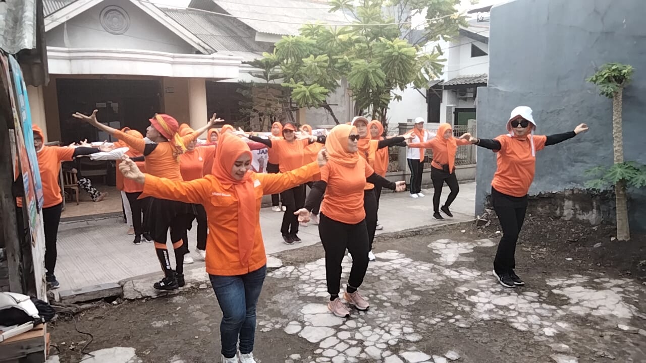 Antusias Warga Kavling Kelinci Sosialisasi Senam Sehat Bersama Caleg Partai Buruh Lusiana Susanti
