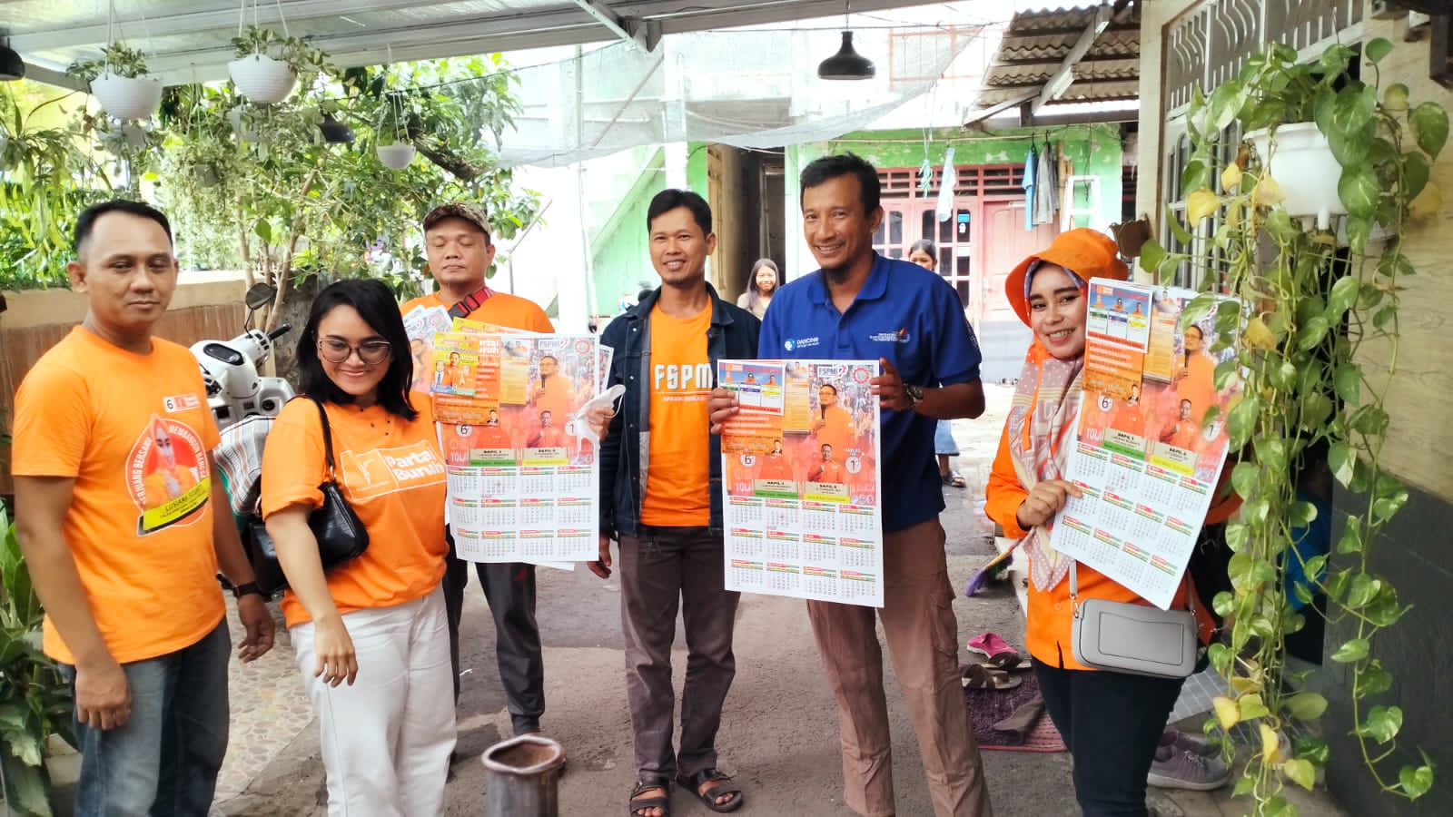 Partai Buruh Bersama Relawan Adakan Sasatu di RW 05 Kelurahan Medan Satria