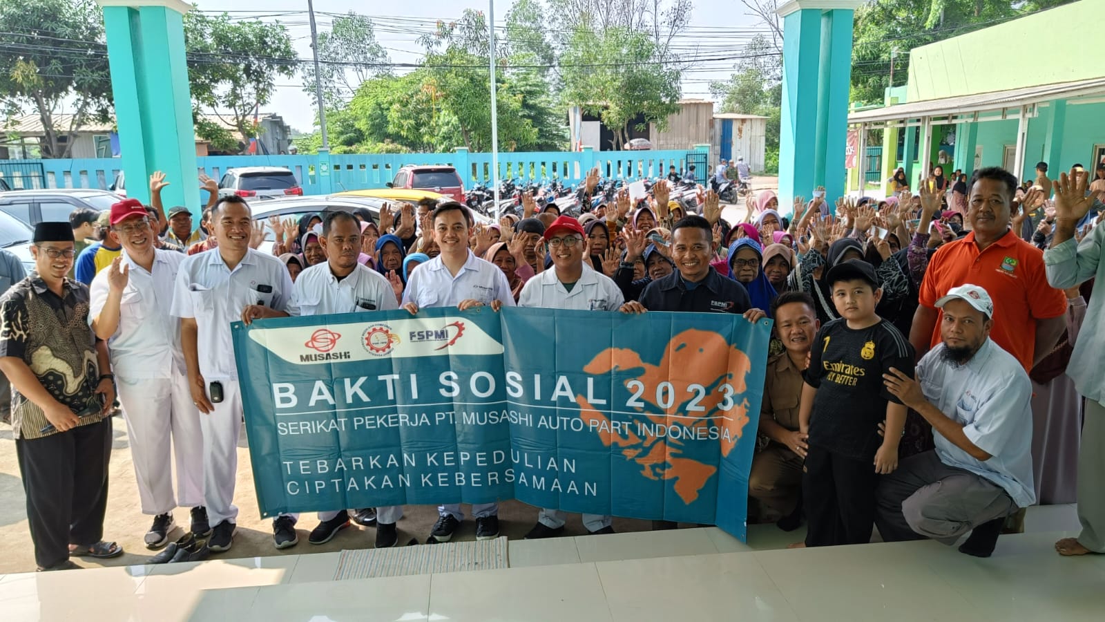 Jelang Libur Akhir Tahun, Serikat Pekerja FSPMI Musashi Kembali Bagikan Sembako untuk Warga Sekitar