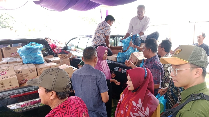 Kebun Aek Torop Adakan Kegiatan Pasar Murah 1.500 Liter Minyak Goreng Bagi Masyarakat