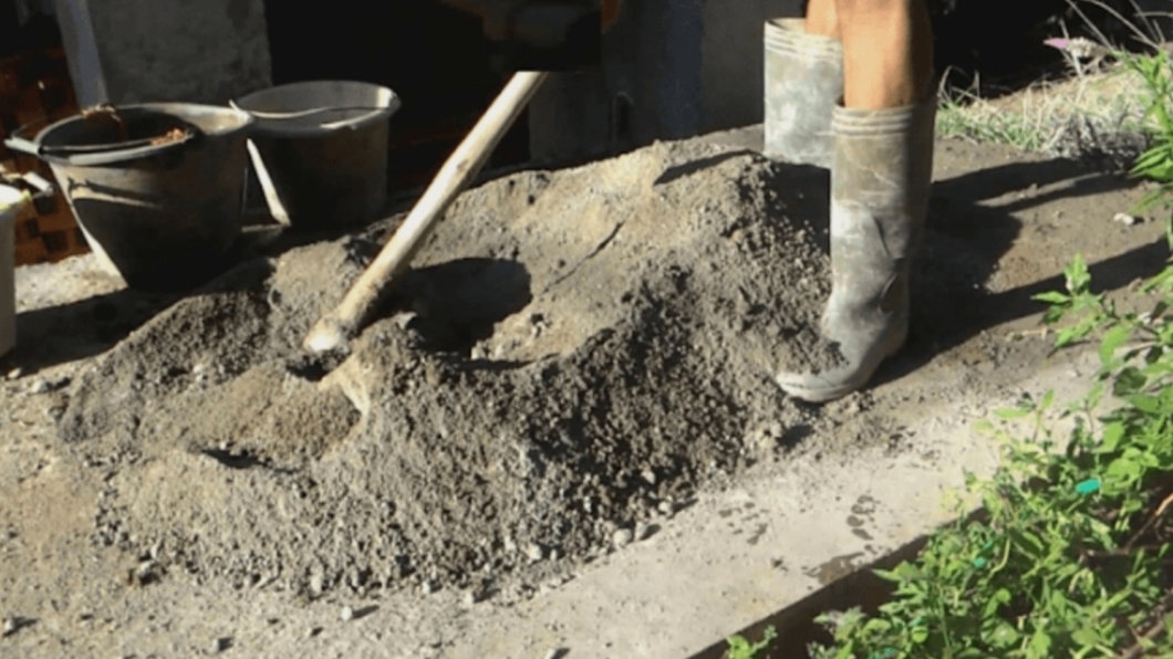 Segenggam Adukan Coran