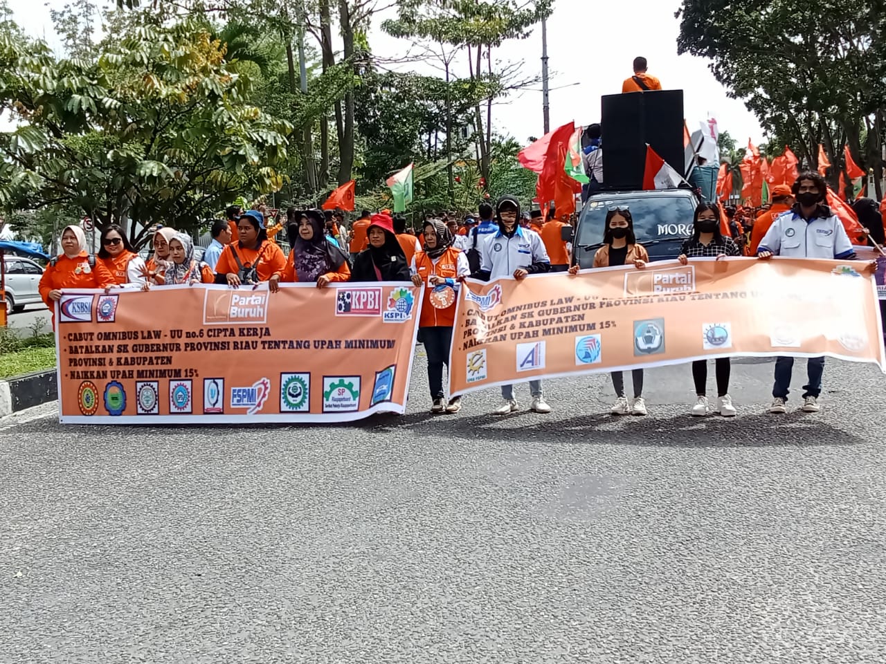 Gemuruh Suara Buruh di Jantung Bumi Lancang Kuning