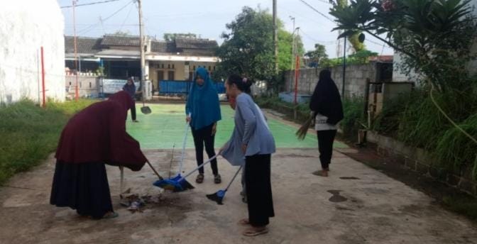 Jumsih Menjadi Tradisi Bersih Lingkungan Warga RW 08 Asri Pratama