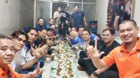 Rapat Rutin PC SPL FSPMI Karawang, Nasi Liwet Temani Buka Puasa Bersama