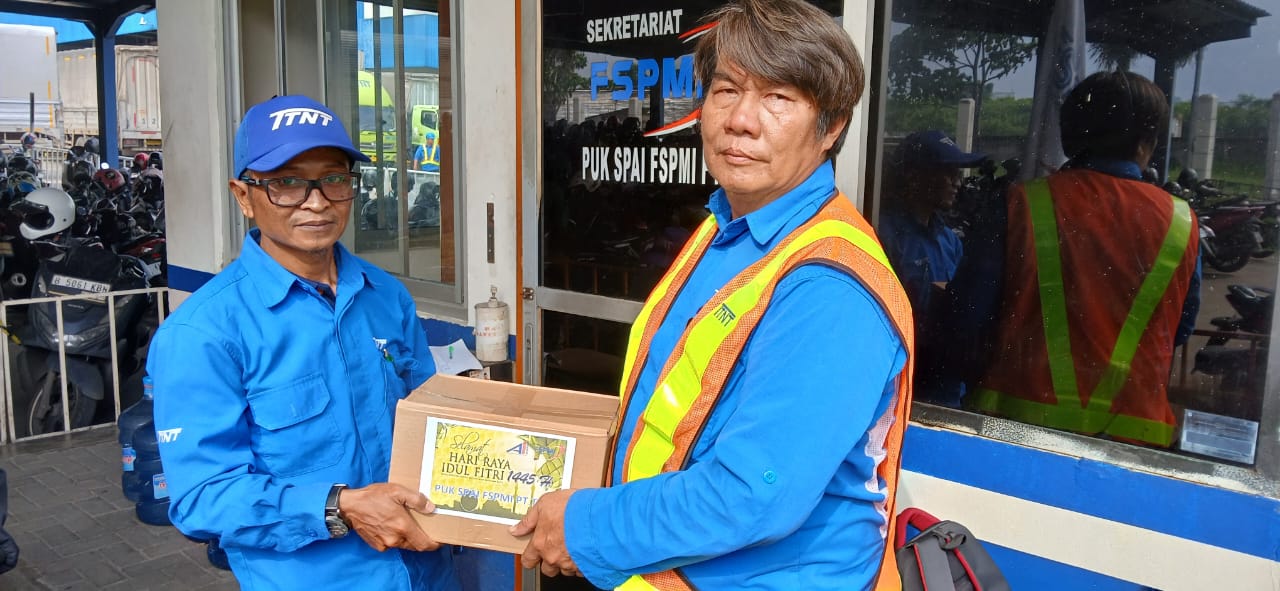 PUK SPAI FSPMI PT. Toyota Tsusho Nusa Transport Bagikan Bingkisan Lebaran Untuk Anggota
