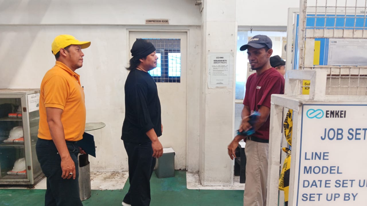 Ali Nur Hamzah Beserta Pengurus PUK Sambangi Seluruh Plant di Hari Pertama Masuk Pasca Libur Lebaran