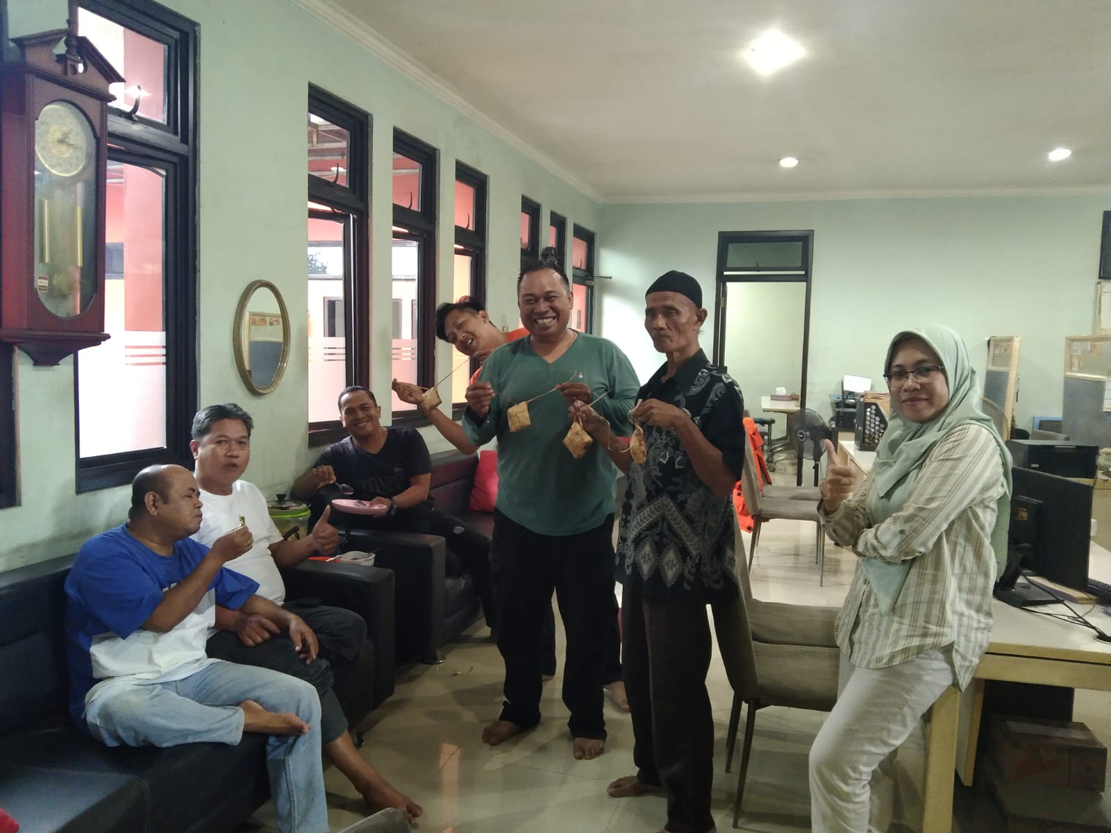 Mengintip Aktivitas Kantor PC SPA FSPMI Bekasi Pasca Libur Lebaran 2024