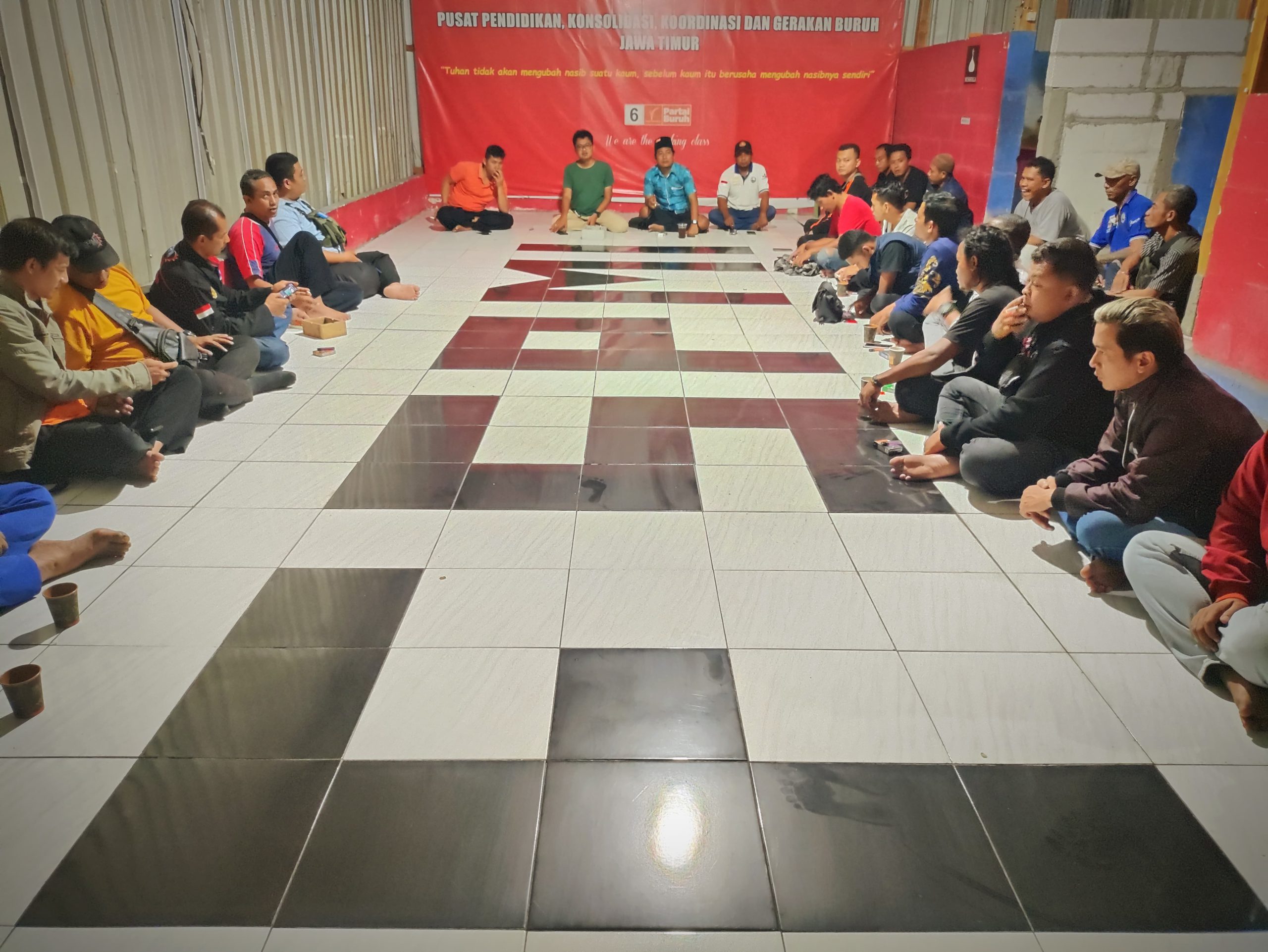 Menjelang Mayday, KC FSPMI Surabaya Gelar Rakor Di Omah Perdjoeangan