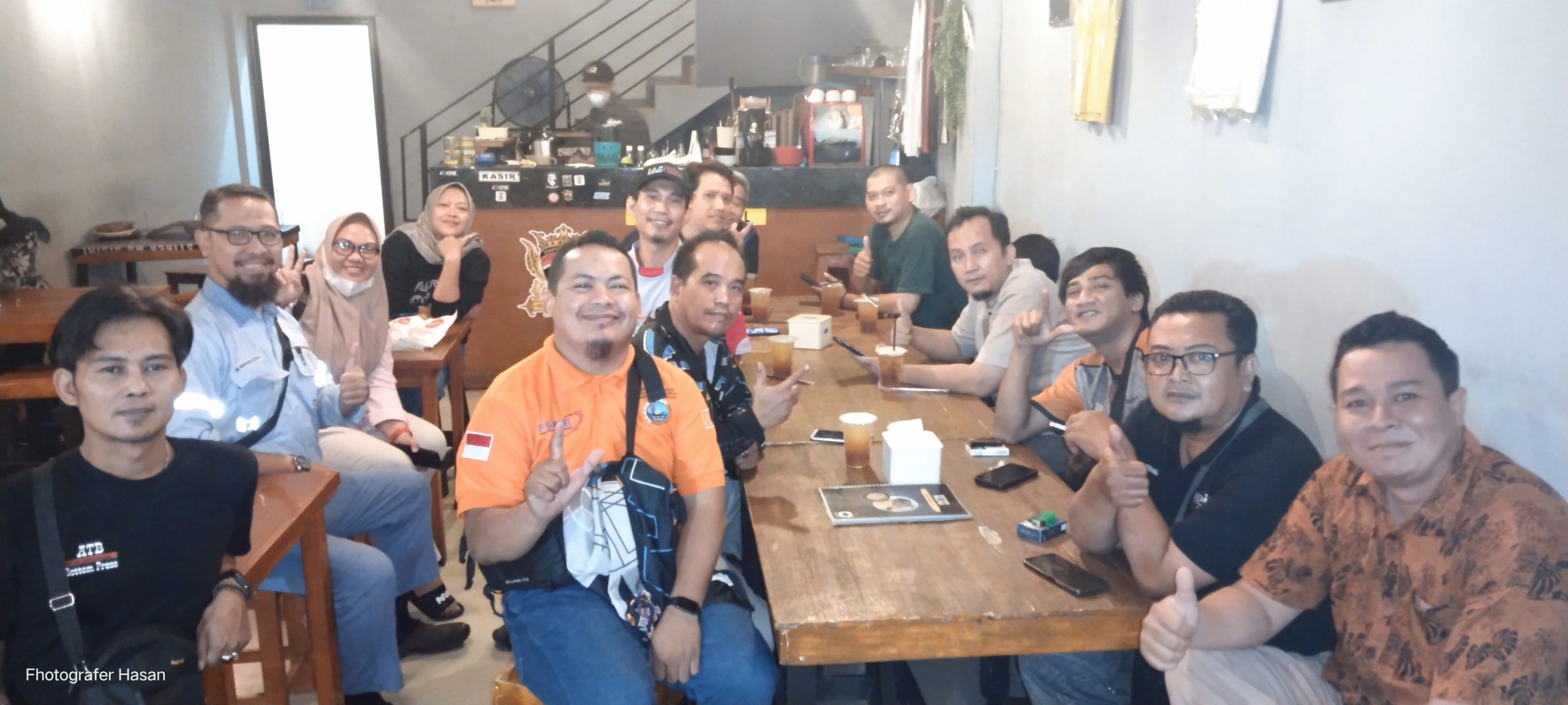 Berbagi Bahagia, PC SPL FSPMI Kabupaten Karawang Bagikan KHR (Kebijakan Hari Raya)Untuk Buruh Korban PHK