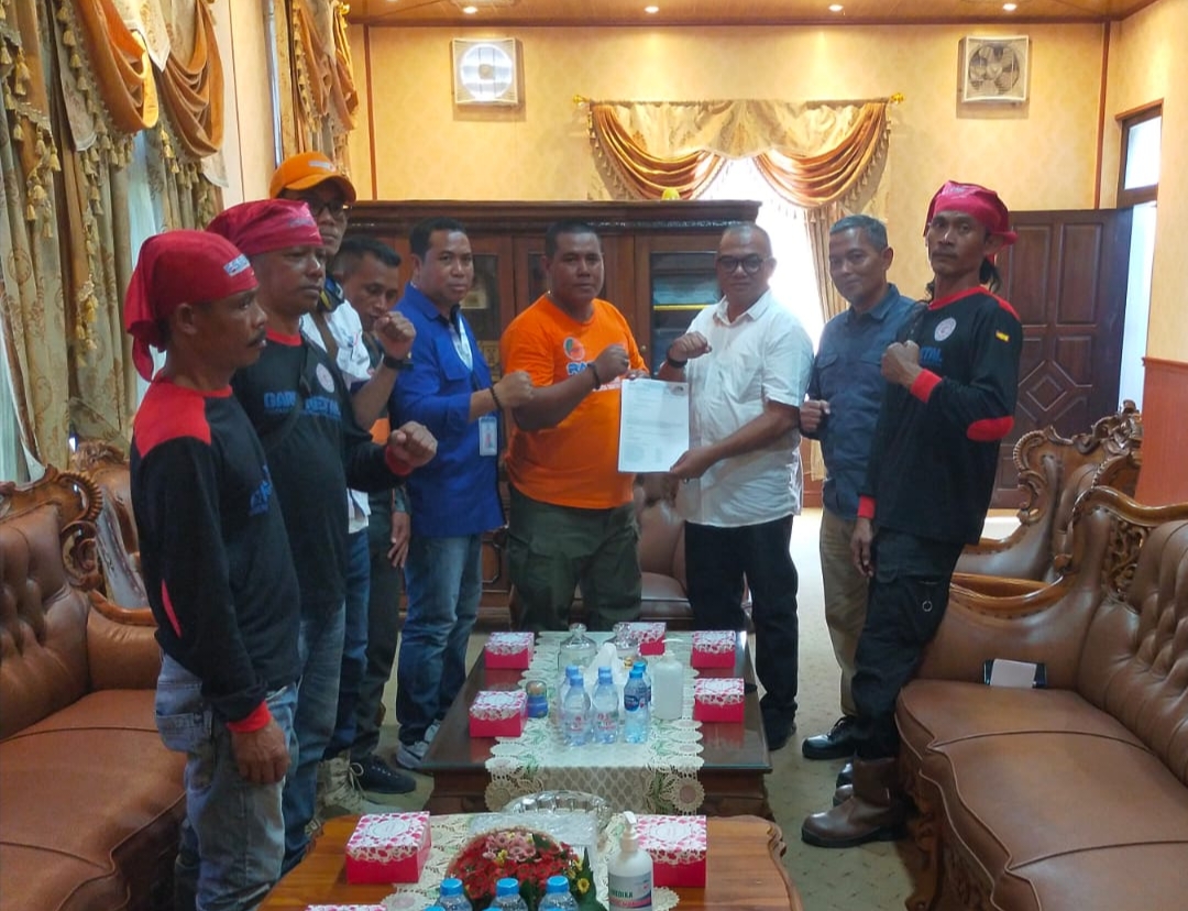 Peringati Hari May Day, KC FSPMI Kabupaten Ketapang Turun Ke Jalan