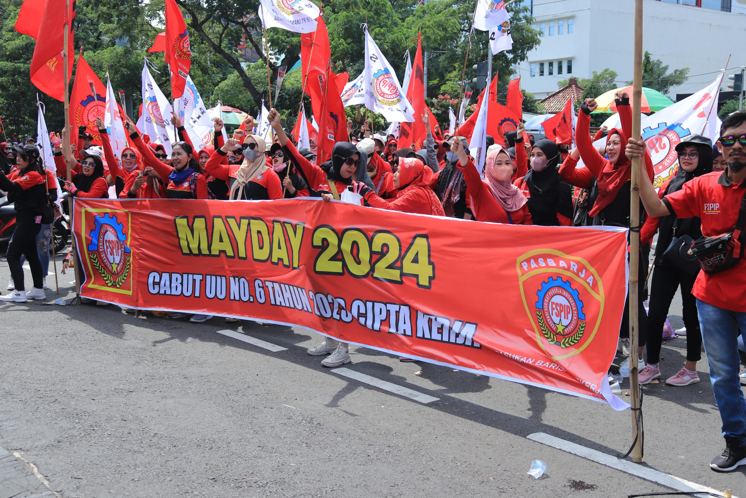 Gelombang Aksi Unjuk Rasa Peringati Hari Buruh Internasional di Semarang Diawali Massa dari FSPIP dan FKSPN