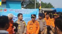 Pj Bupati Bekasi Bagikan Kartu BPJS Bagi Para Relawan BPBD