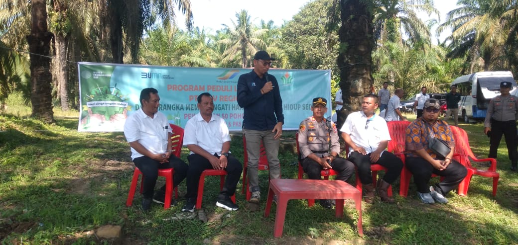 Peringati HLHD 2024, Manajemen PTPN IV Sosa Tebar Benih Ikan dan Tanam Pohon