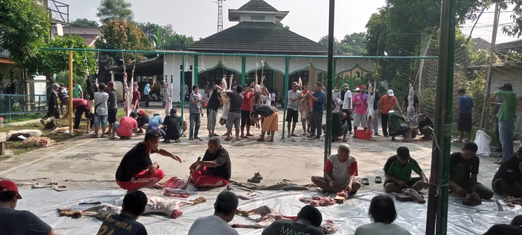 Perayaan Hari Raya Qurban di Masjid Jami Baitussalam Desa Lubang Buaya