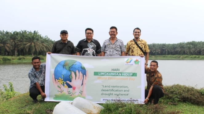 Memperingati Hari Peduli Lingkungan, PKS Aek Nabara Selatan Tabur Benih Ikan Nila & Ikan Lele