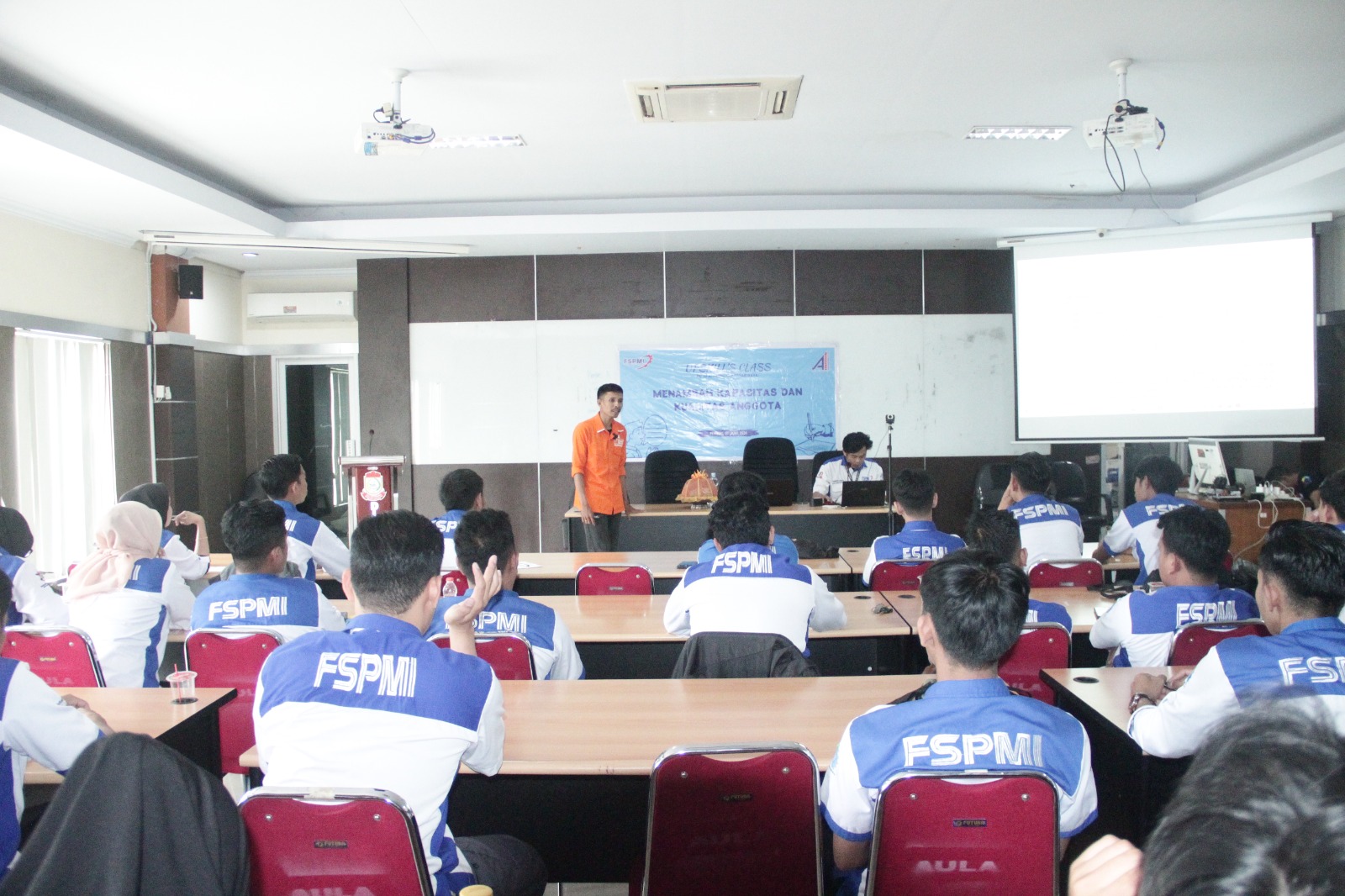 Ketua LBH Partai Buruh Makassar Sampaikan Materi Advokasi di Kegiatan PC SPAI FSPMI Makassar Raya