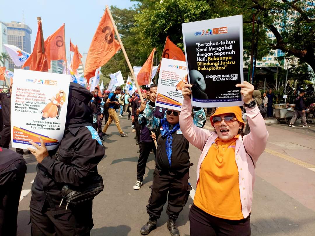 Marak PHK Massal, Ribuan Buruh Lakukan Aksi Unjuk Rasa