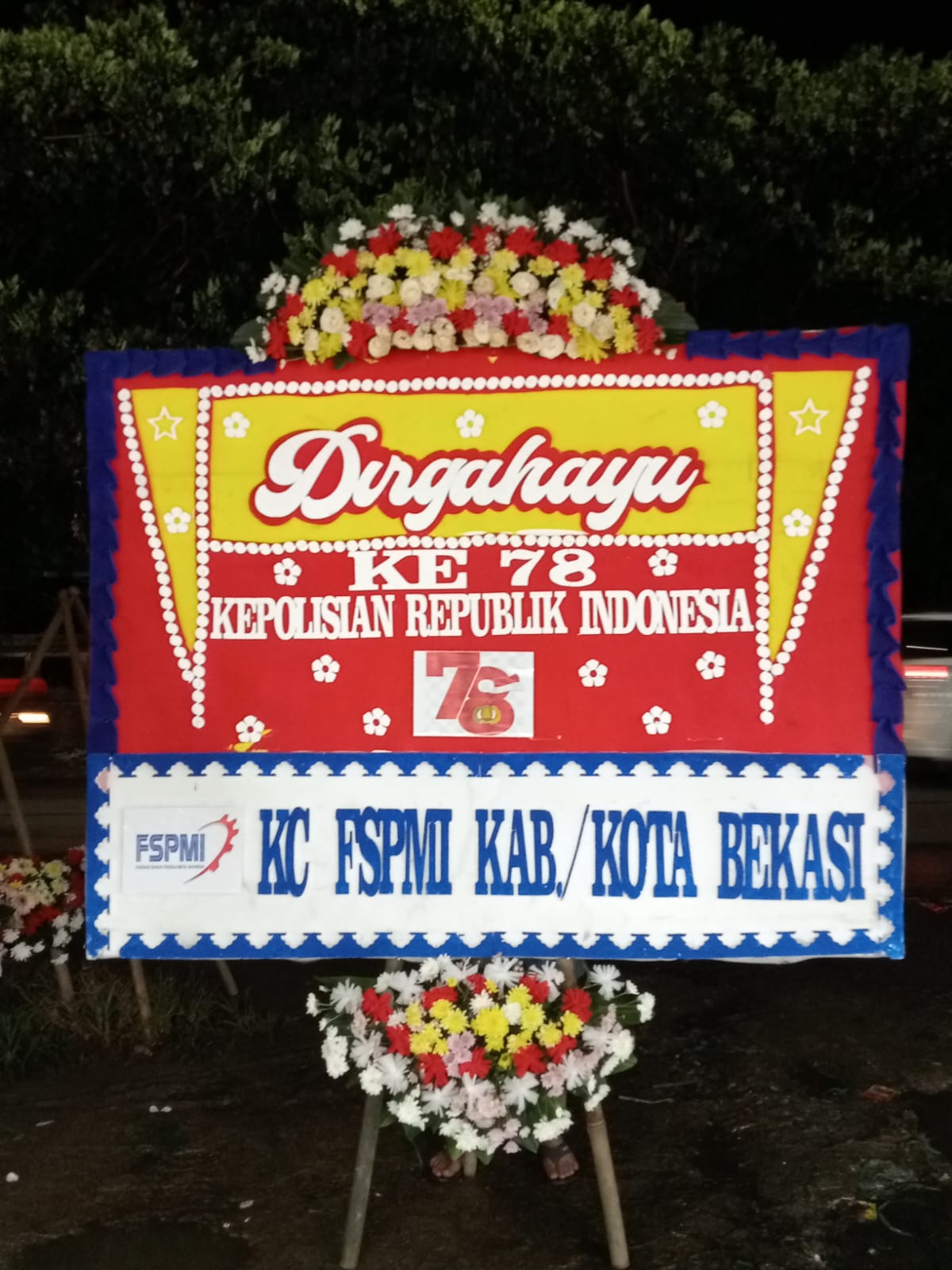 KC FSPMI Bekasi Kirim Karangan Bunga HUT Polri ke 78