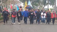 Massa Aksi Buruh Bekasi Masuki Komplek Pemda dengan Berjalan Kaki