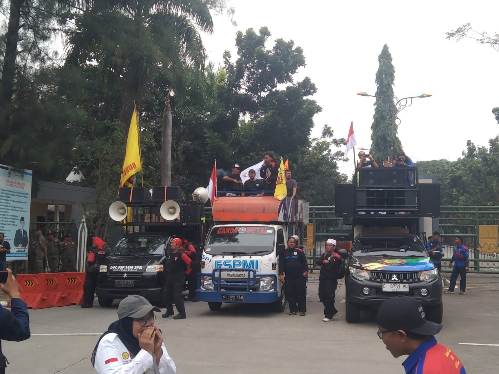 Bupati Bekasi Tanggapi 5 Tuntutan Aliansi Buruh Bekasi Melawan