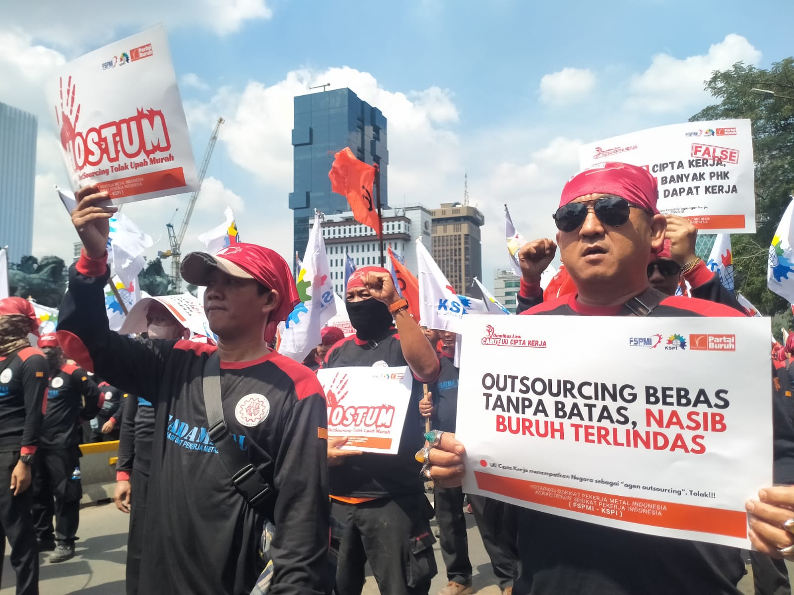 Besok, Ribuan Buruh Kembali Geruduk Mahkamah Konstitusi Cabut Omnibus Law UU Cipta Kerja