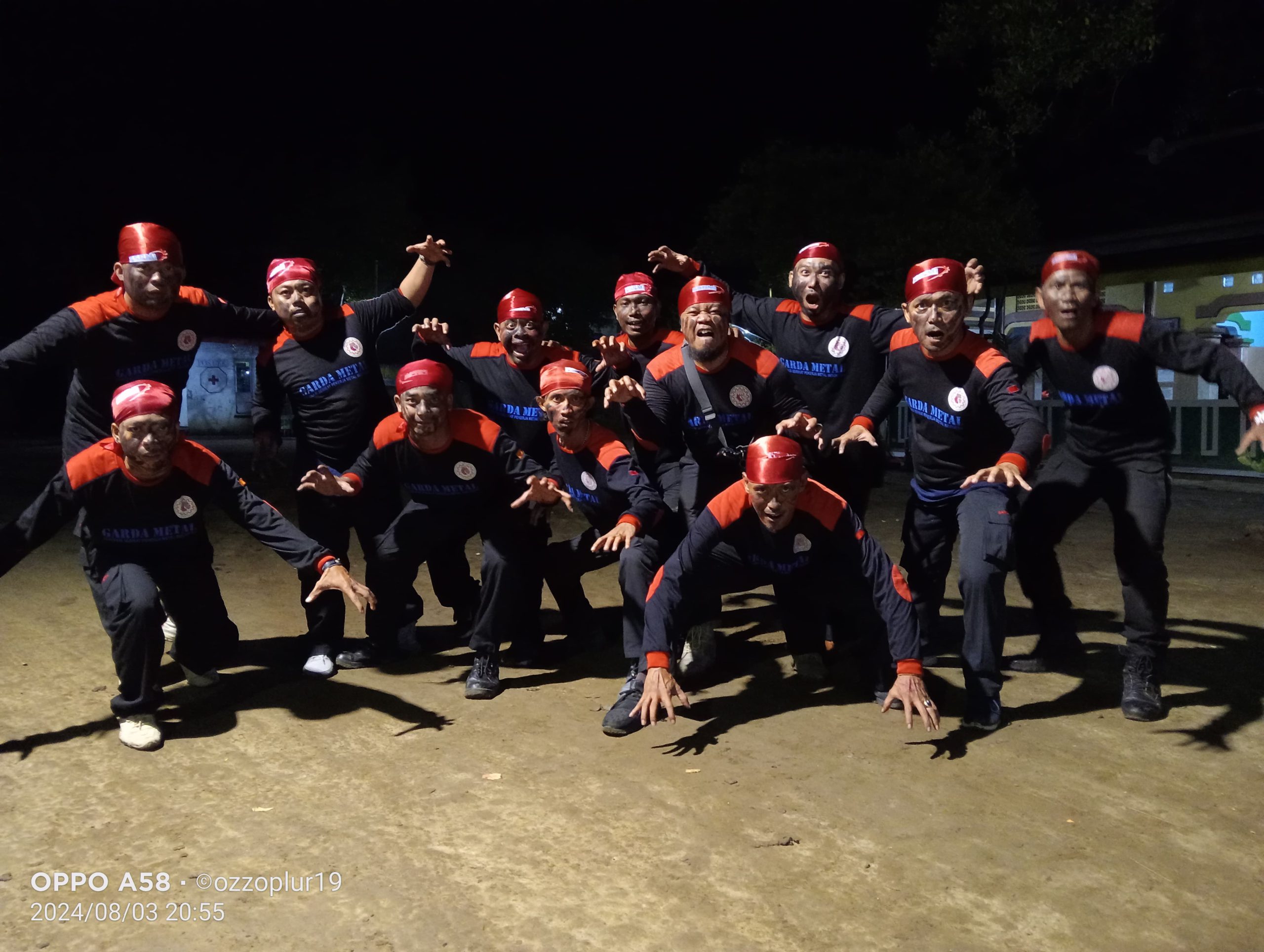 Pertunjukan Yel-Yel Garda Metal Area Jababeka Gebrak Suasana Pantai Samudera Baru Karawang