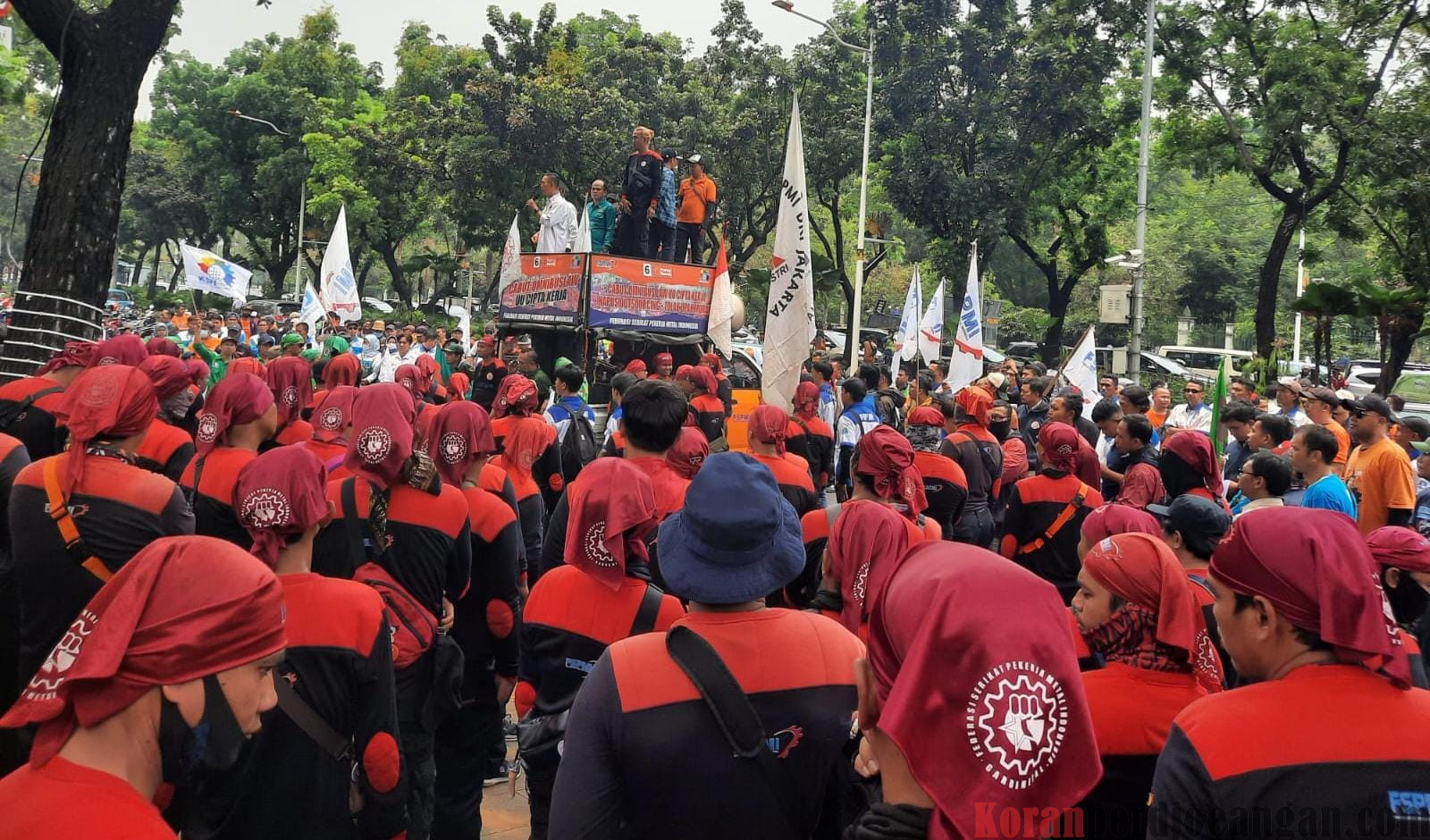 Buruh DKI: Upah Murah, Daya Beli Lemah, UMP Jangan Lagi Rendah