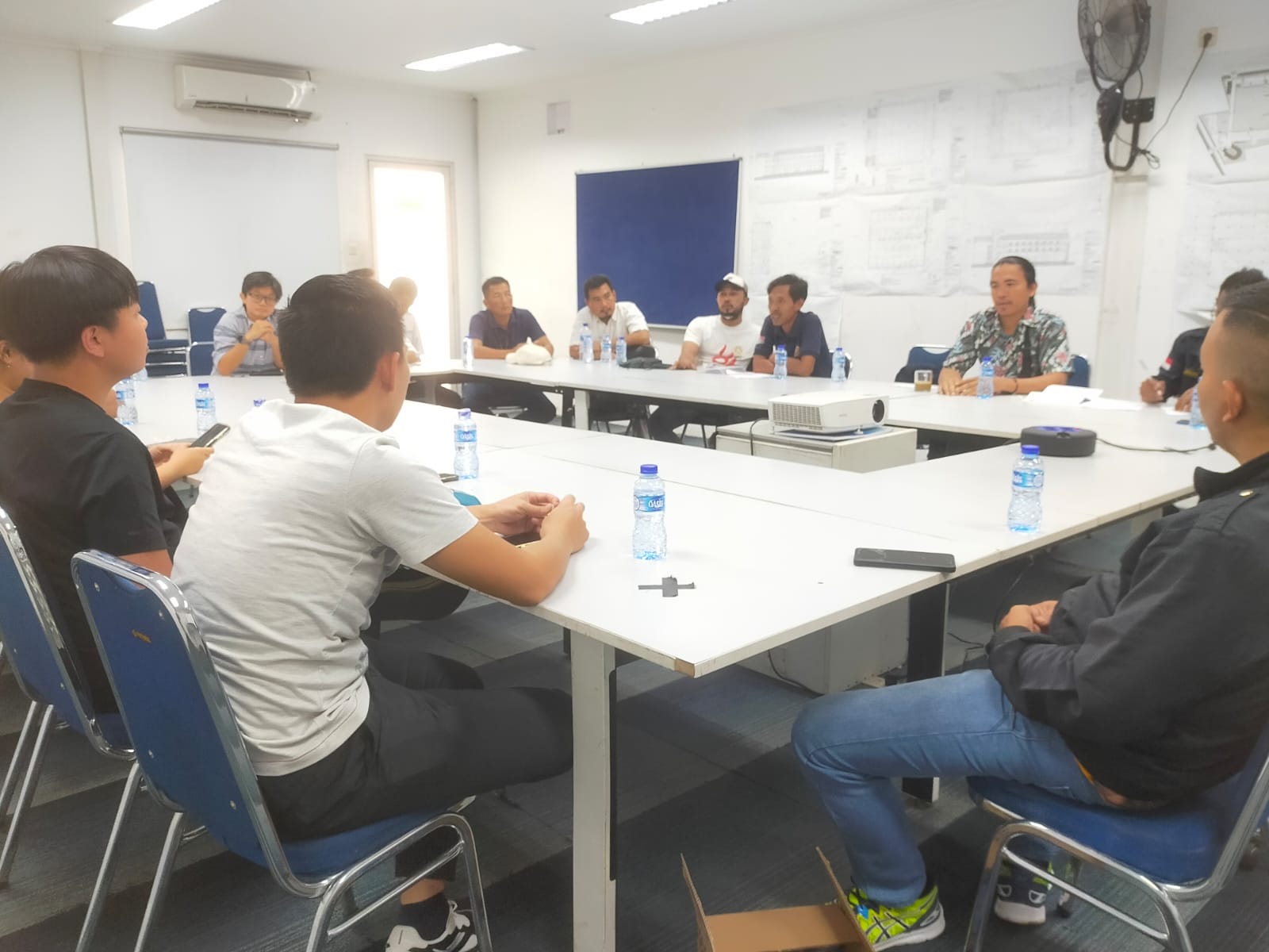 Minta Pekerjakan Warga Sekitar, Karang Taruna RW 07 Medan Satria Datangi Pergudangan Logos