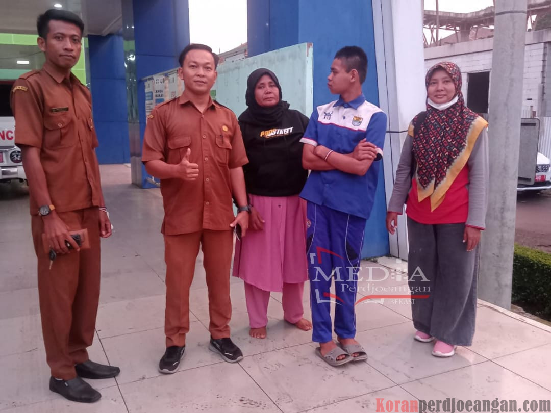 Pemdes Wanasari Antarkan Suryadi Ke Rumah Sakit Jiwa