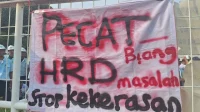 Presiden Direktur PT. Standard Indonesia Industry Dideportasi dan HRD Mengundurkan Diri Presiden Direktur PT. Standard Indonesia Industry Dideportasi dan HRD Mengundurkan Diri