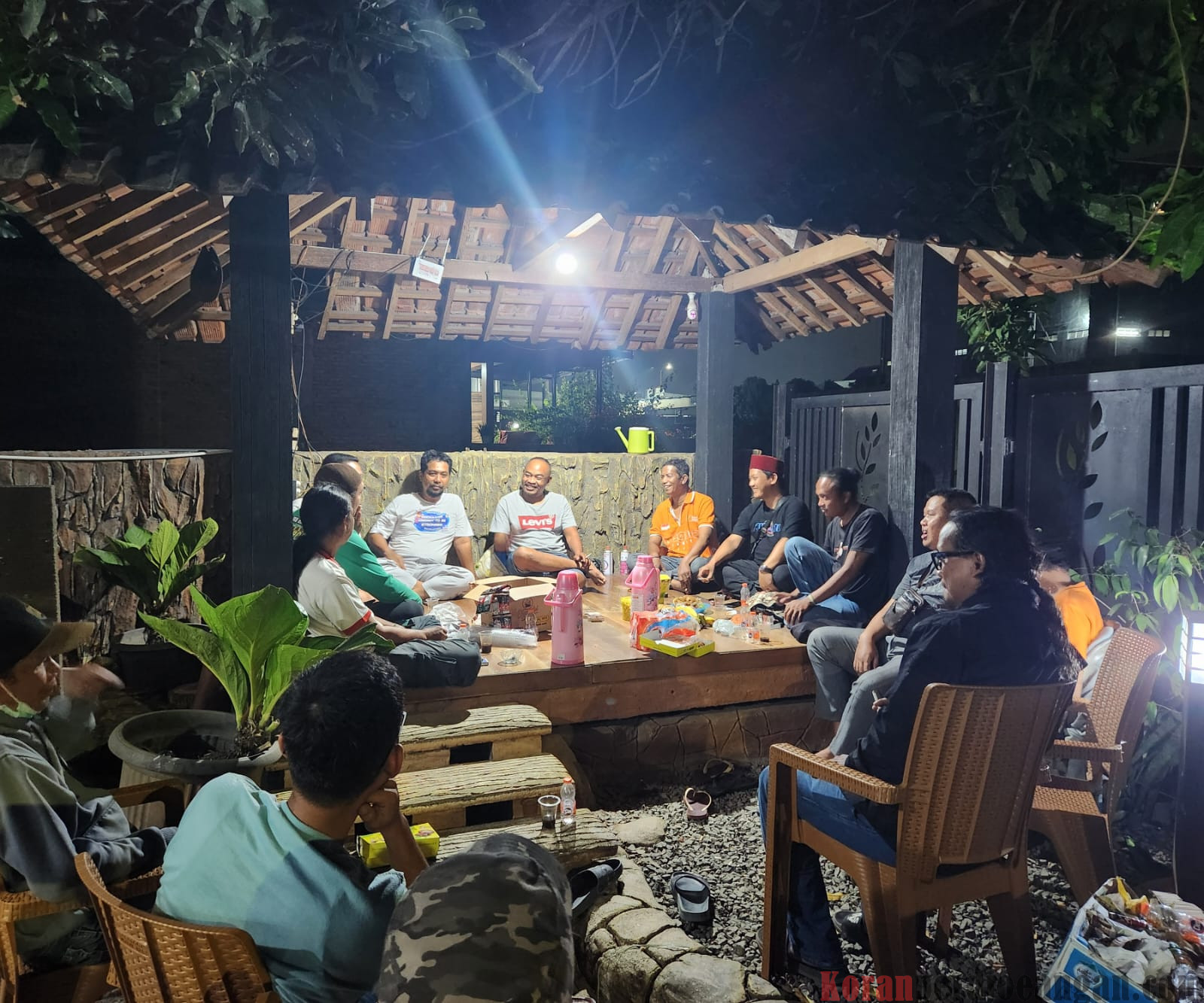 Bangun Kolaborasi Positif, Exco Partai Buruh Kecamatan Setu Bertemu Tokoh Masyarakat Desa Lubang Buaya