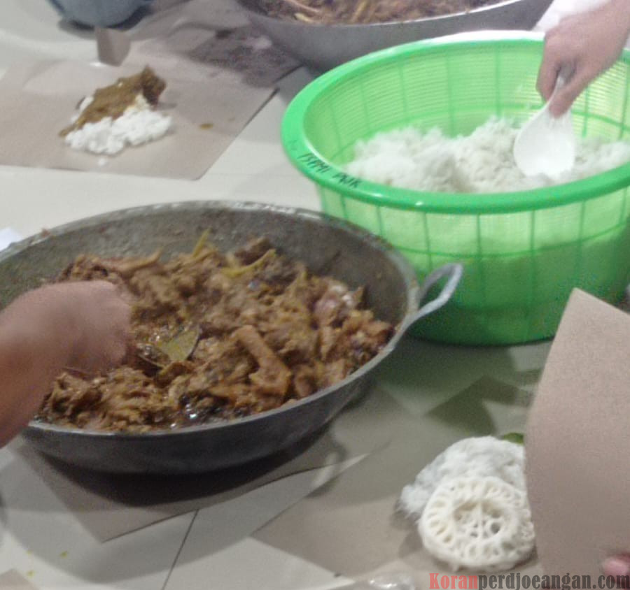 Rica-Rica Entok Khas FSPMI Purwakarta: Sajian Istimewa dalam Sesi Isoma Rapat Pengupahan Tahun 2025