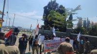 Front Perjuangan Buruh PT. IWIP Halmahera Lakukan Aksi Kawal Putusan Mahkamah Konstitusi Front Perjuangan Buruh PT. IWIP Halmahera Lakukan Aksi Kawal Putusan Mahkamah Konstitusi