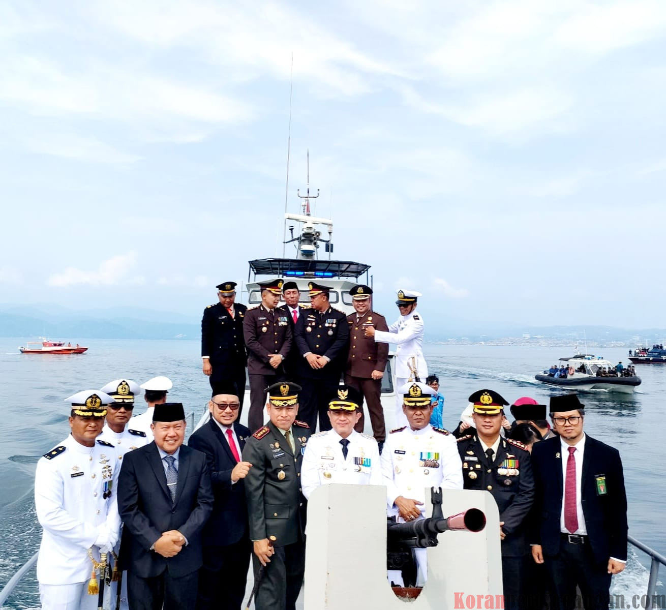 Pengadilan Negeri Tanjungkarang Hadiri Acara Tabur Bunga di Pelabuhan Panjang Bandar Lampung : Teladani Pahlawanmu, Cintai Negerimu
