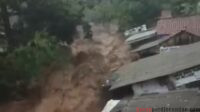 Hujan Deras Picu Banjir Bandang Curug Cigentis Karawang Hujan Deras Picu Banjir Bandang Curug Cigentis Karawang