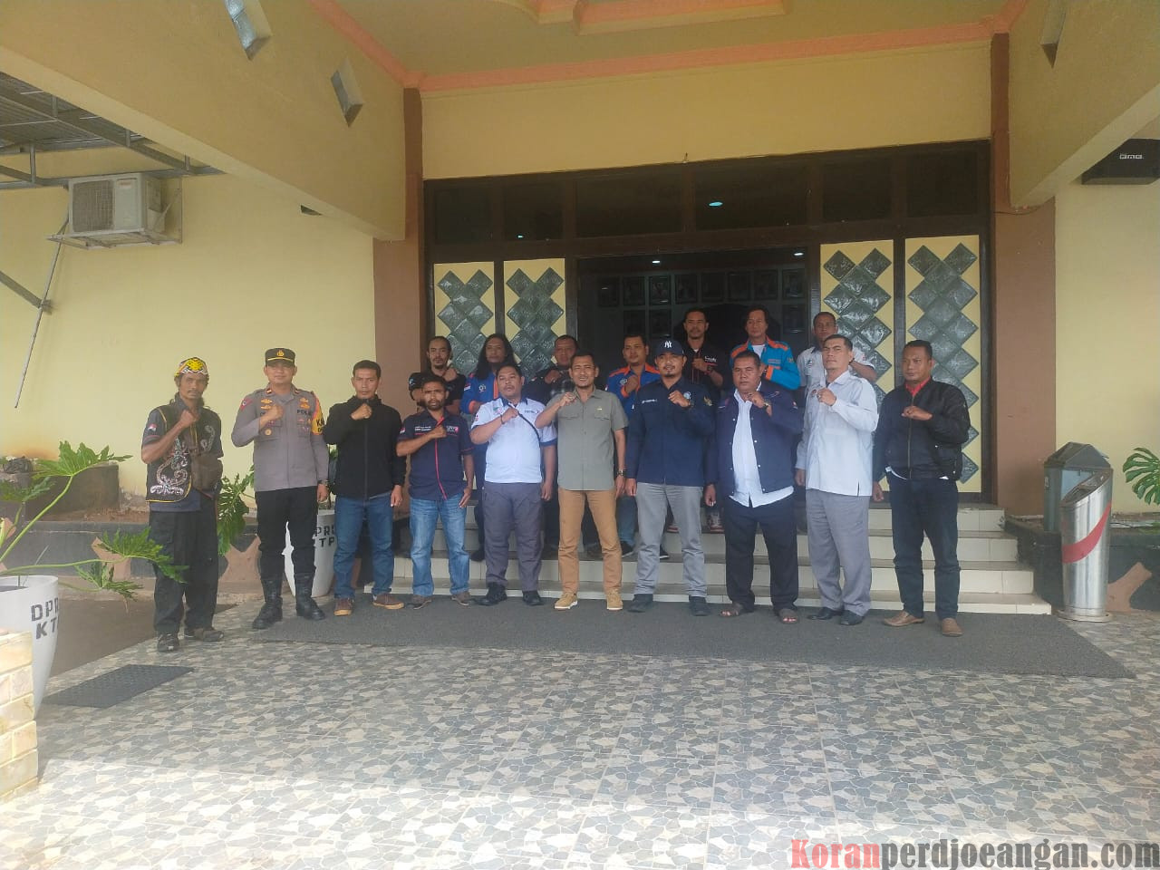 Aliansi Serikat Buruh/Pekerja Ketapang Datangi Ketua DPRD Kabupaten Ketapang Terkait Upah Minimun Kabupaten Tahun 2025