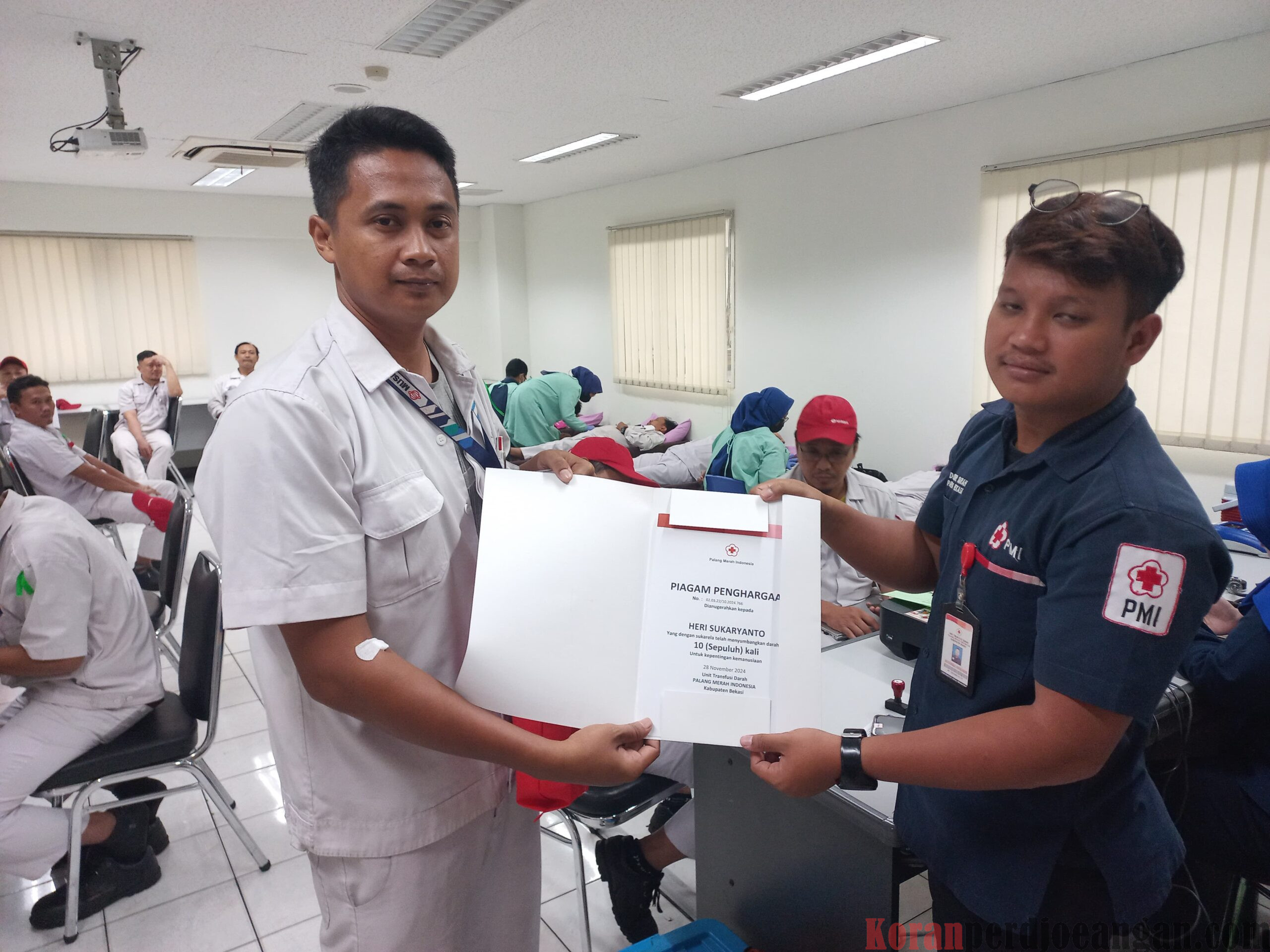 Jadi Pendonor Aktif, Anggota PUK Musashi Terima Piagam Penghargaan dari PMI