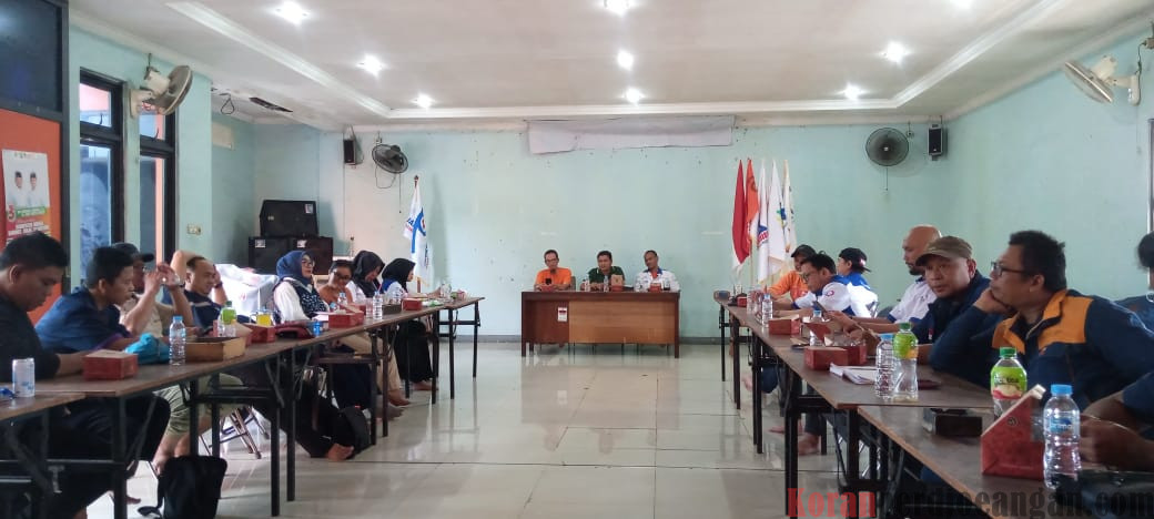 Perkuat Gerakan Organisasi, PC SPAI FSPMI Bekasi Berikan Pembekalan dan Pengukuhan Biro Setiap Bidang