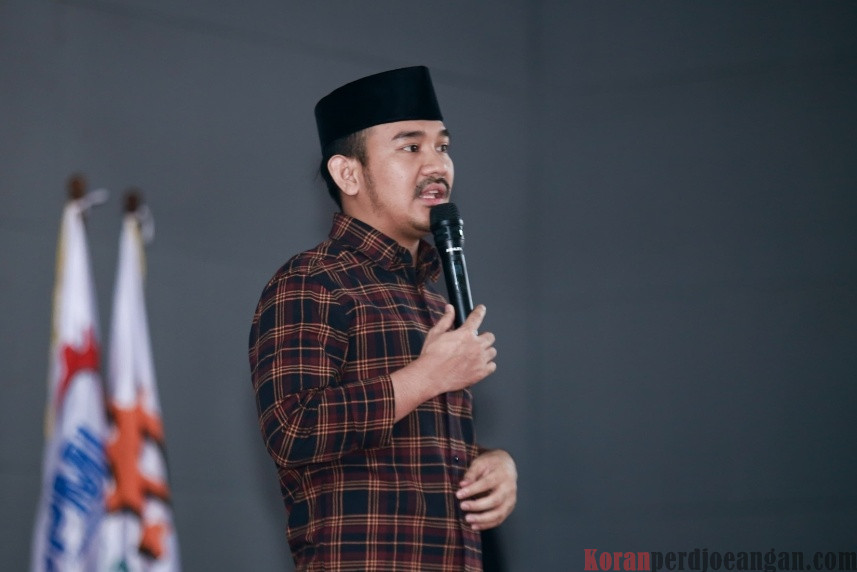 Wahai Buruh Bekasi, Katakan Pada Istrimu : Menangkan Ade Kuswara Kunang – Asep Surya Atmaja