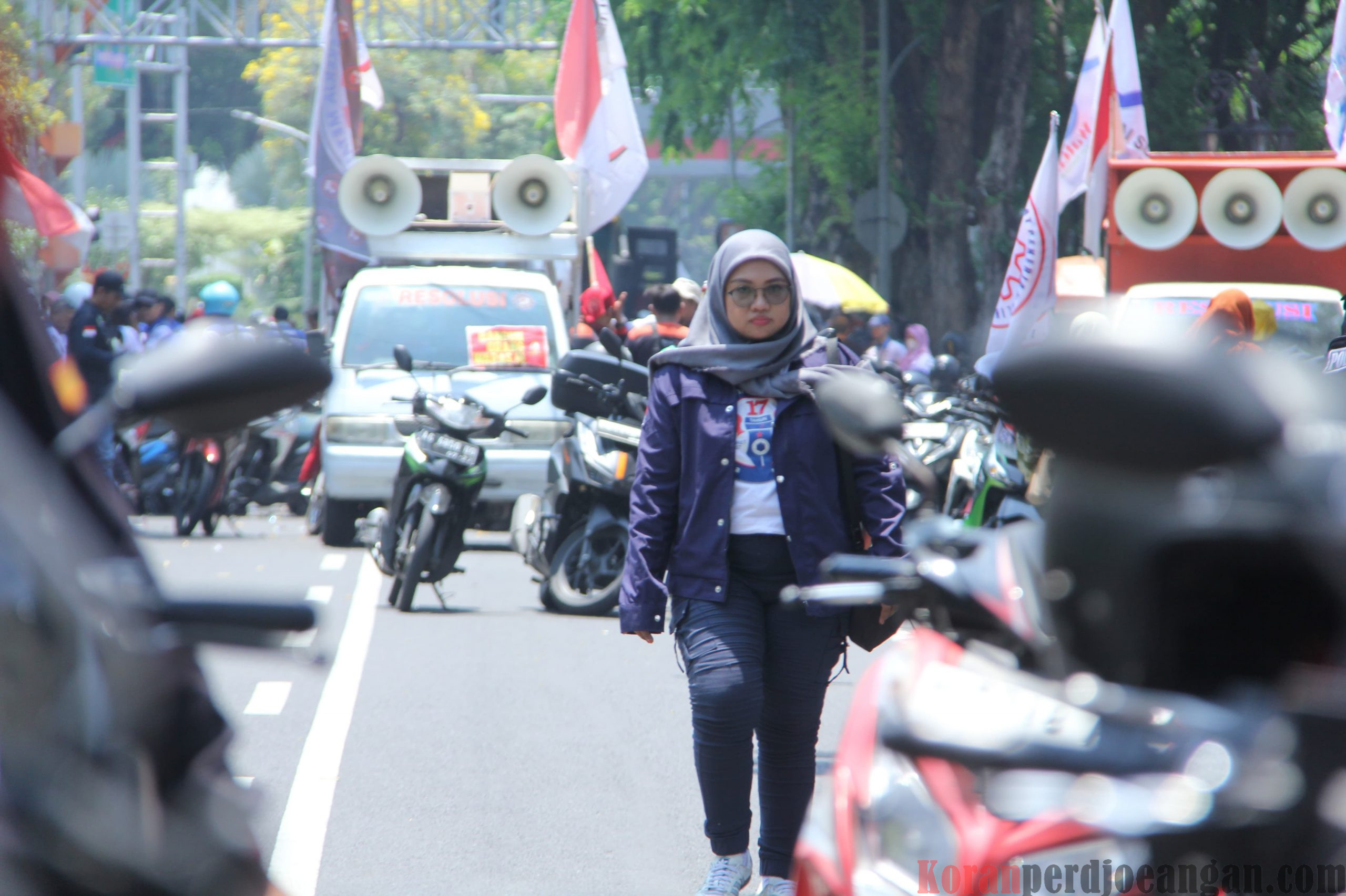 Milenial dan Gen Z Satu Frekuensi Dalam Aksi Kenaikan Upah 2025 di Surabaya