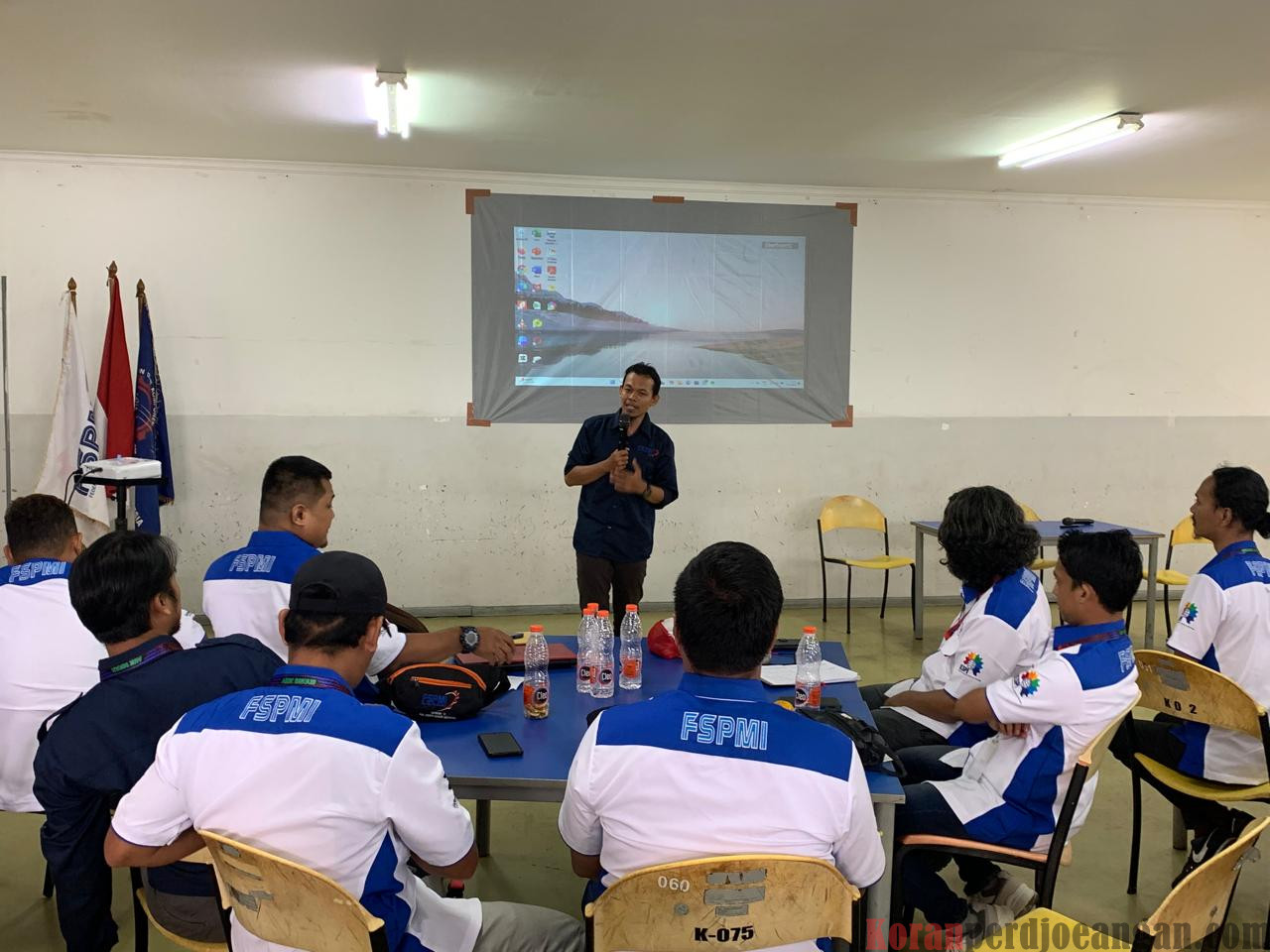 Pertemuan Ketiga Sekolah Buruh PC SPAMK Bekasi Diisi Materi Keorganisasian