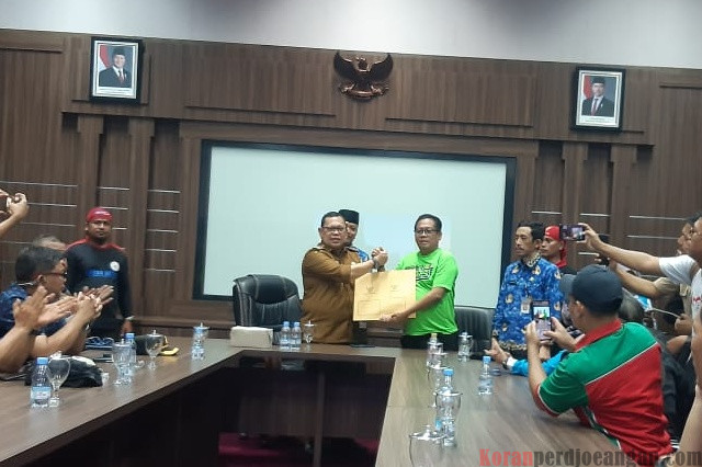 Pimpinan Buruh Diterima Penjabat Gubernur Banten Terkait SK Penetapan UMK dan UMSK 2025