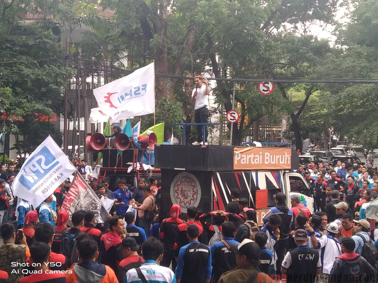 Jalan Seputar Gedung Sate Ditutup, Buruh : Sedang Ada Perbaikan Upah