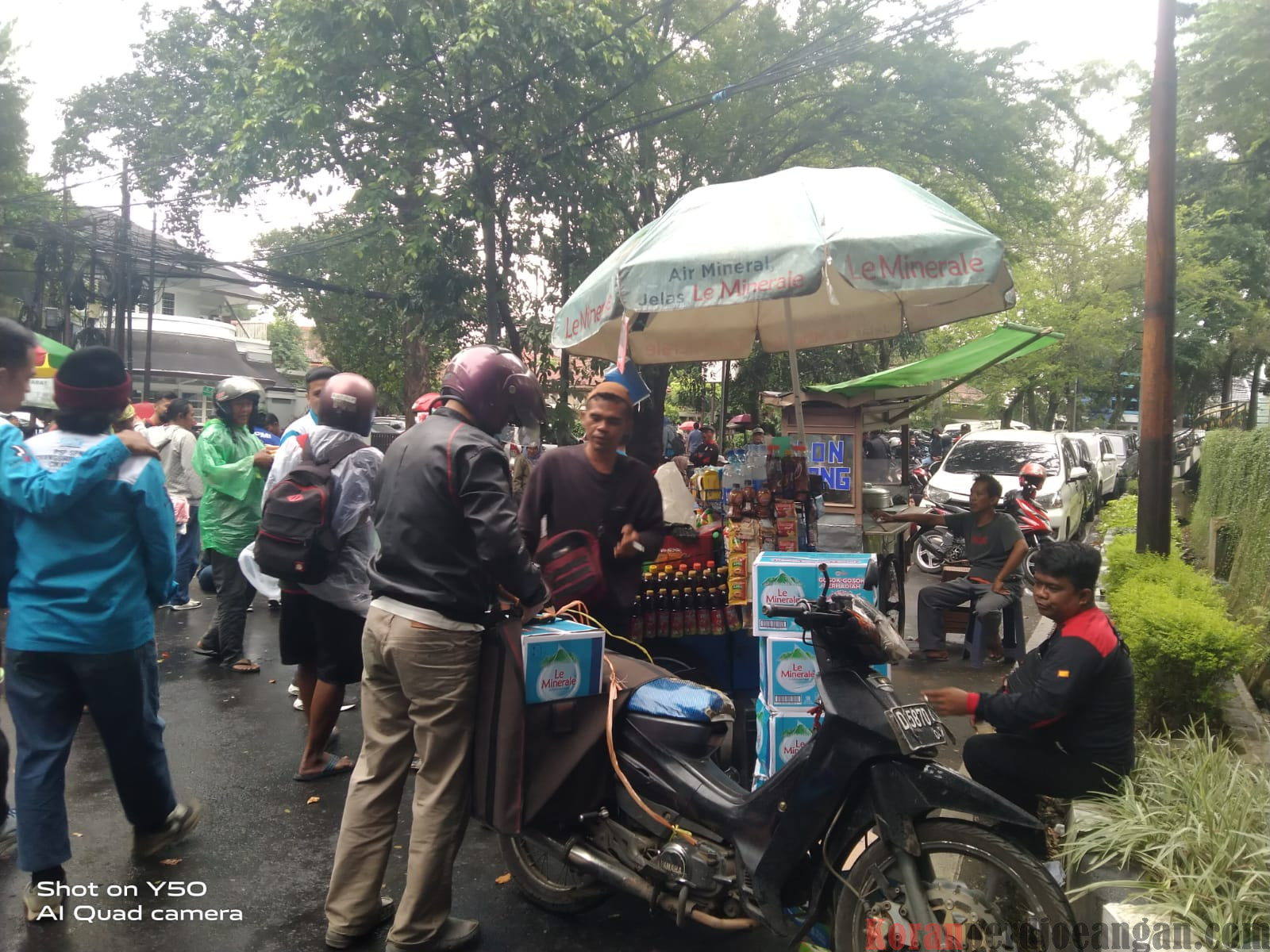 Ada Demo Buruh, Omset Pedagang Kopi Meningkat Pesat