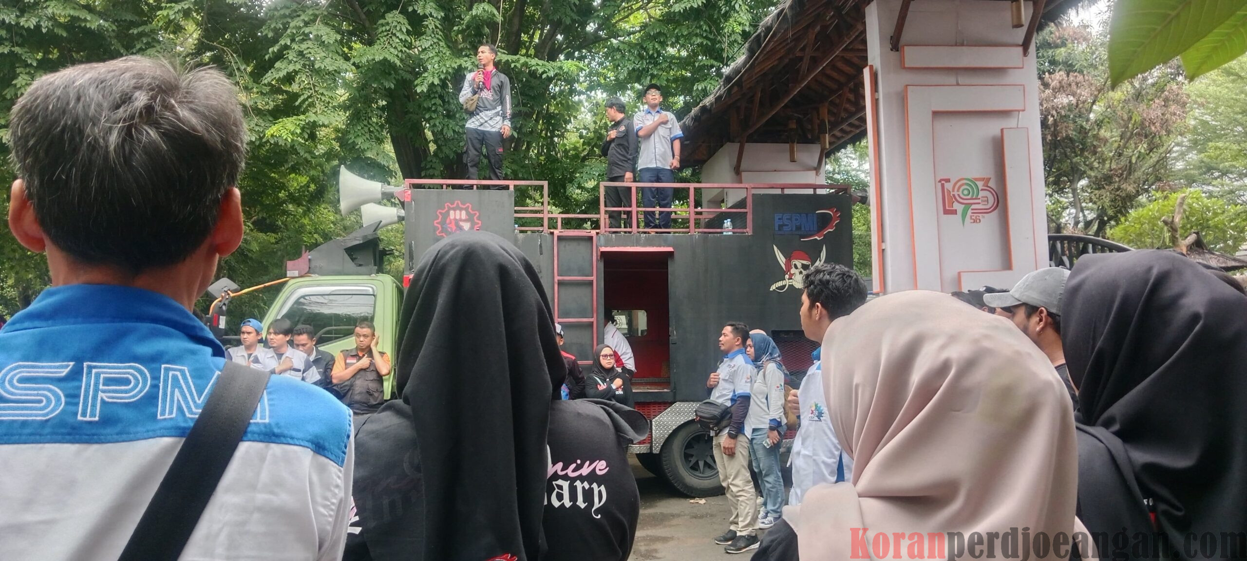 Polemik UMSK di Aksi Buruh FSPMI Purwakarta: Pemerintah dan Akademisi Dikecam