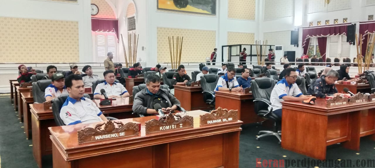 Buruh FSPMI Purwakarta Gelar Aksi Di DPRD: Soroti Ketidakadilan Penetapan UMSK oleh Pj Gubernur Jabar