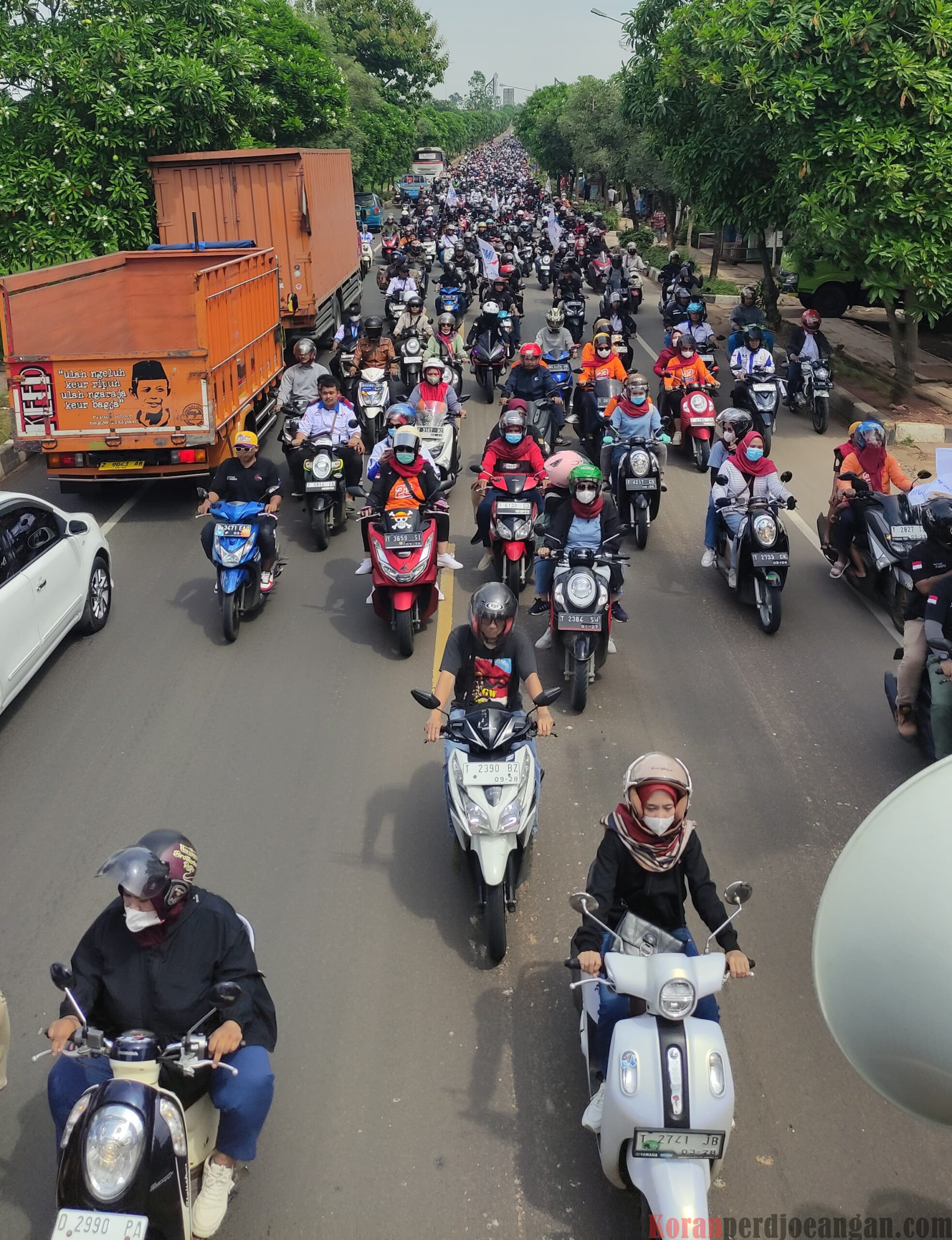 Buruh FSPMI Purwakarta Lakukan Aksi Lanjutan Tuntut UMSK, Kawasan Industri Kota Bukit Indah Purwakarta Sedikit Lumpuh Total